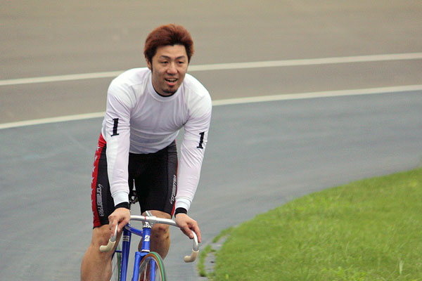 https://www.keirin-saitama.jp/omiya/wp-content/uploads/archives/%E5%B1%B1%E7%94%B0%E9%81%B8%E6%89%8B%E8%87%AA%E8%BB%A2%E8%BB%8A.jpg