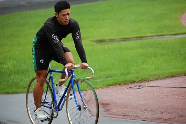 https://www.keirin-saitama.jp/omiya/wp-content/uploads/archives/%E6%96%B0%E5%B1%B1%E9%81%B8%E6%89%8B%EF%BC%91.jpg