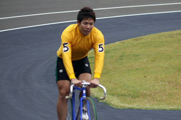 https://www.keirin-saitama.jp/omiya/wp-content/uploads/archives/20141112suzuki.jpg
