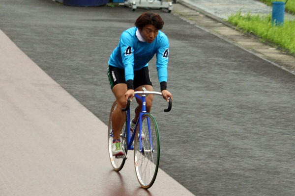 https://www.keirin-saitama.jp/seibuen/wp-content/uploads/archives/%E6%96%B0%E4%BA%95%E8%87%AA%E8%BB%A2%E8%BB%8AIMG_0105.jpg