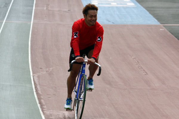https://www.keirin-saitama.jp/seibuen/wp-content/uploads/archives/%E6%9E%97%E5%B7%A8%E4%BA%BA%E8%87%AA%E8%BB%A2%E8%BB%8A%E3%80%80IMG_1037.jpg