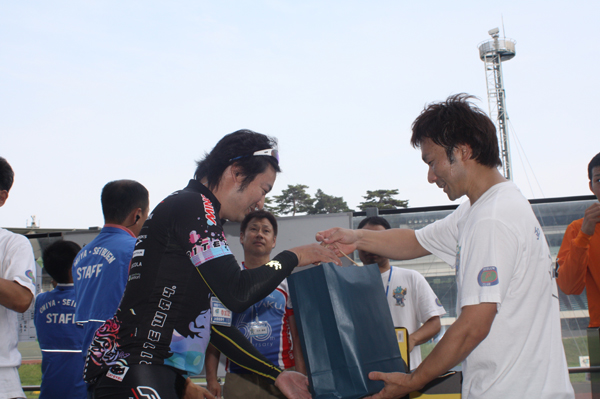 https://www.keirin-saitama.jp/seibuen/wp-content/uploads/archives/ceremony2.jpg